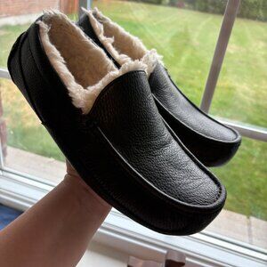 Ugg Black Leather Ascot Slipper Loafer Size 9